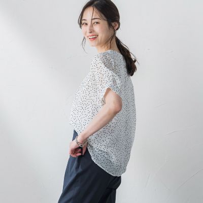 【ＷＥＢ＆一部店舗限定】シアータックネックブラウス≪洗濯機で洗える≫