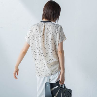【ＷＥＢ限定】パール使いとろみブラウス≪洗濯機で洗える≫