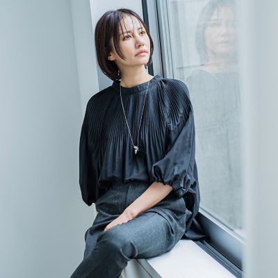 シアープリーツスタンドネックブラウス≪洗濯機で洗える≫