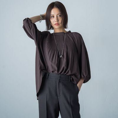 シアープリーツスタンドネックブラウス≪洗濯機で洗える≫