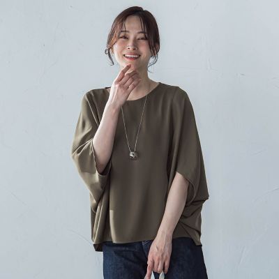 【ＷＥＢ限定】サテンフィールドレープブラウス≪セットアップ対応／洗濯機で洗える≫