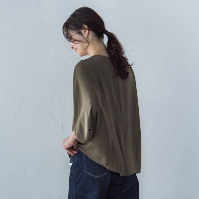【ＷＥＢ限定】サテンフィールドレープブラウス≪セットアップ対応／洗濯機で洗える≫