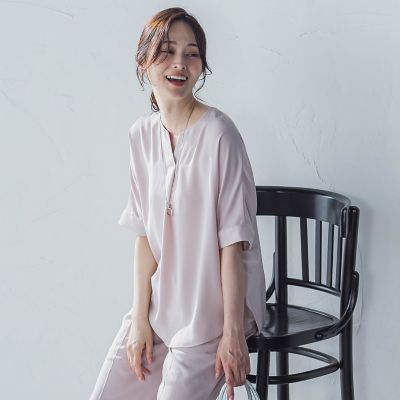 ＜LAUTREAMONT (Women)＞【ＷＥＢ限定】サテンフィールキーネックブラウス≪セットアップ対応／洗濯機で洗える≫