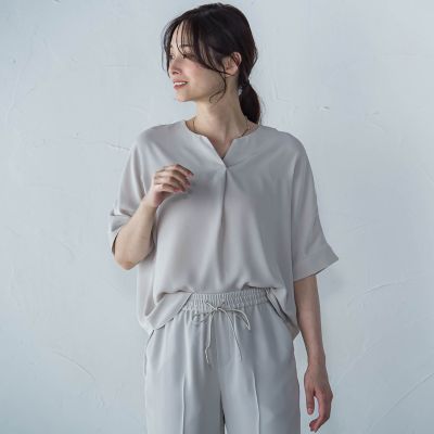 【SALE】LAUTREAMONT (Women)/ロートレアモン サテンフィールキーネックブラウス&#8810;セットアップ対応/洗濯機で洗える&#8811; 12ベージュ トップス【三越伊勢丹/公式】