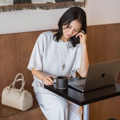 LAUTREAMONT Vネックブラウス 12ベージュ　新品未使用品 ≪シリーズ累計2万枚突破！≫【涼・美・楽】Vネックブラウス