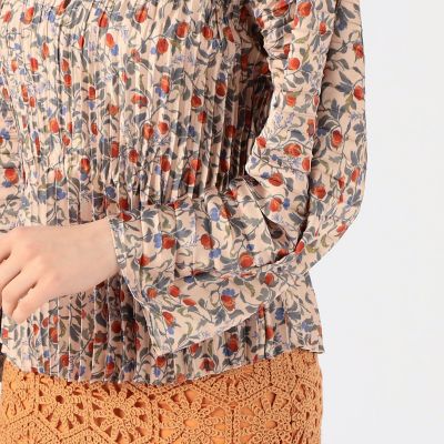 ＶＩＮＣＥ　ポリエステル　アコーディオンプリーツ　プリントブラウス