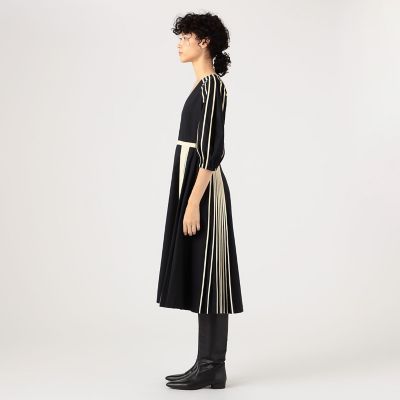 ＢＯＤＩＣＥ　ＳＴＵＤＩＯ　クラシックＶネックドレス