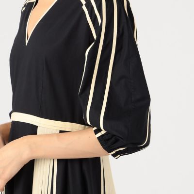 ＢＯＤＩＣＥ　ＳＴＵＤＩＯ　クラシックＶネックドレス