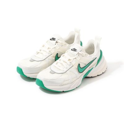 Ｎｉｋｅ　Ｖ２Ｋ　ＲＵＮ　スニーカー