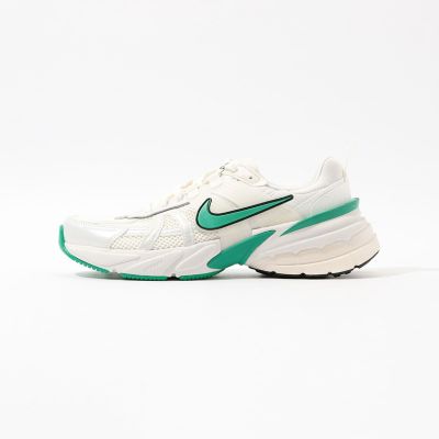 Ｎｉｋｅ　Ｖ２Ｋ　ＲＵＮ　スニーカー