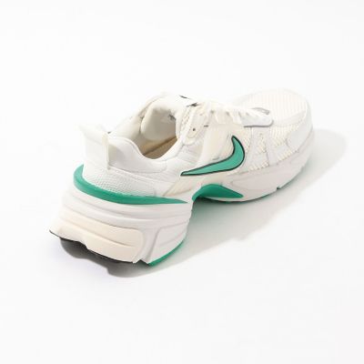 Ｎｉｋｅ　Ｖ２Ｋ　ＲＵＮ　スニーカー