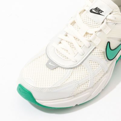 Ｎｉｋｅ　Ｖ２Ｋ　ＲＵＮ　スニーカー