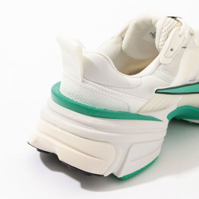 Ｎｉｋｅ　Ｖ２Ｋ　ＲＵＮ　スニーカー