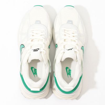 Ｎｉｋｅ　Ｖ２Ｋ　ＲＵＮ　スニーカー