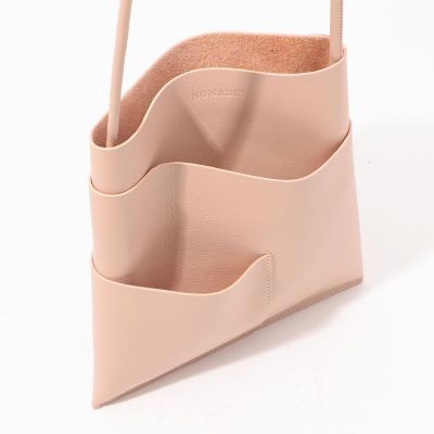 【別注】ＮＯＭＡＤＩＳ×ＴＯＭＯＲＲＯＷＬＡＮＤ　ＭＥＲＲＹ　スクエアショルダーバッグ