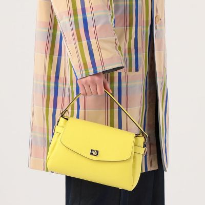 Carol J． レザー フラップショルダーバッグ | maison 