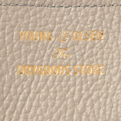 ＹＯＵＮＧ＆ａｍｐ　ＯＬＳＥＮ　ＥＭＢＯＳＳＥＤ　ＬＥＡＴＨＥＲ　ＴＯＴＥ　ＢＡＧ