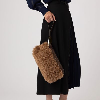 ORSETTO ECO FUR CLUTCH バッグ | maison