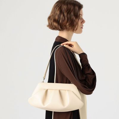 THE MOIRe EMERA CLUTCH バッグ | maison