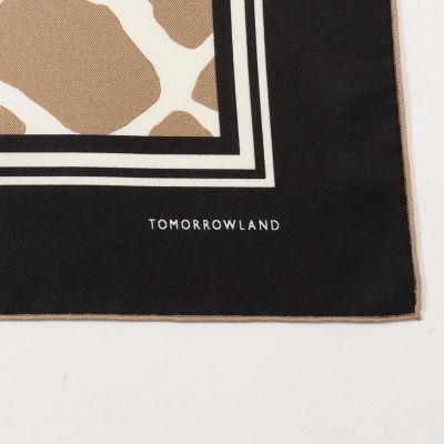 ＴＯＭＯＲＲＯＷＬＡＮＤ　シルク　ジラフプリントスカーフ