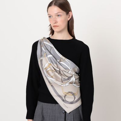 TOMORROWLAND シルクスカーフ 大判 トラベルイラスト柄 ホワイト ATELIER TOMORROW BELT シルクスカーフ | maison
