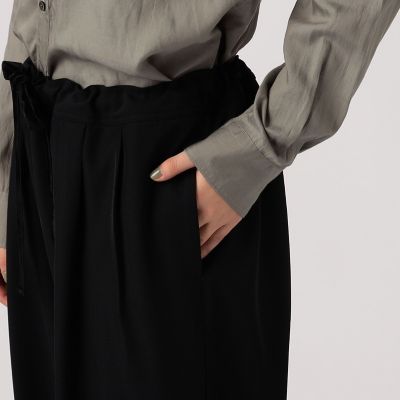ポリエステルレーヨン　タックワイドパンツ