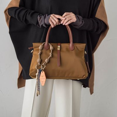 ＜la.f...（Women）＞【ＶＩＯＬＡｄ’ＯＲＯ】ターンロック付きナイロントートバッグ