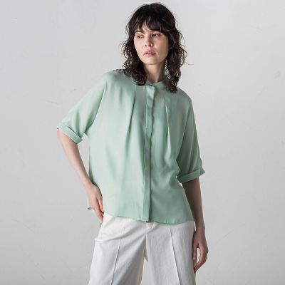 ＜la.f...（Women）＞バックサテンアムンゼンブラウス≪洗濯機で洗える／吸水速乾≫