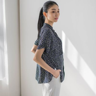 ジョーゼット幾何プリントブラウス≪洗濯機で洗える／紫外線防止／接触冷感／吸水速乾≫