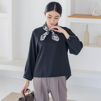 【ＷＥＢ限定】バックリボンストレッチブラウス≪洗濯機で洗える／セットアップ対応≫