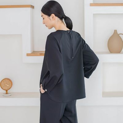 【ＷＥＢ限定】バックリボンストレッチブラウス≪洗濯機で洗える／セットアップ対応≫