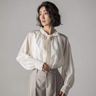 ＜la.f...（Women）＞シャイニーボウタイブラウス≪洗濯機で洗える≫