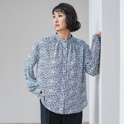 ＜la.f...（Women）＞くずしドットブラウス