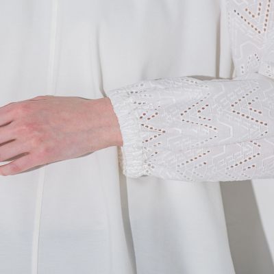 【大きいサイズ】レース刺繍袖ボリュームカットソー≪洗濯機で洗える≫