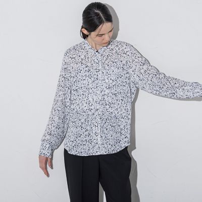 ＜la.f...（Women/大きいサイズ）＞【大きいサイズ】ＥＣＯＢＬＵＥフラワープリントブラウス≪洗濯機で洗える／吸水速乾≫