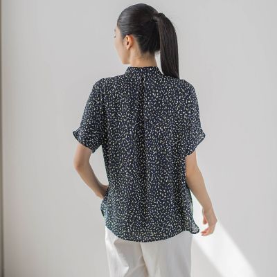 【大きいサイズ】ジョーゼット幾何プリントブラウス≪洗濯機で洗える／紫外線防止／接触冷感／吸水速乾≫