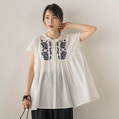 WEB限定】キャンブリック立体刺繍ピンタックブラウス | Droite