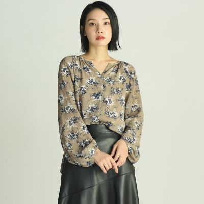 WEB限定】フラワープリントキーネックブラウス | Droite