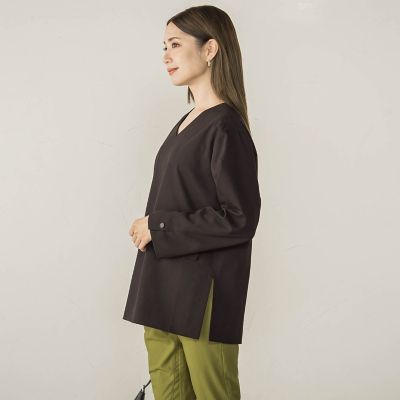 梳毛調合繊Ｖネックプルブラウス≪セットアップ対応／洗濯機で洗える≫