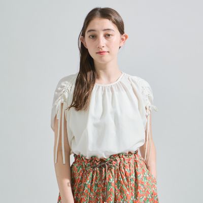 【SALE】Ketty (Women)/ケティ フィブリルサテンギャザーブラウス&#8810;手洗い可能&#8811; 02オフホワイト トップス【三越伊勢丹/公式】