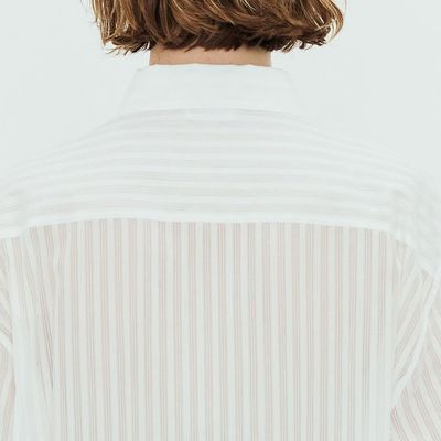 ＴＯＭＯＲＲＯＷＬＡＮＤ　．Ｂ　コットン　シャドーストライプ　ロングシャツ