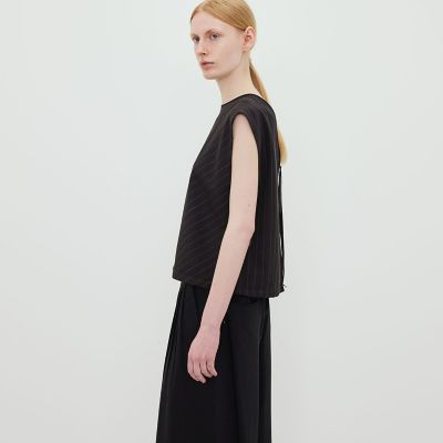 トゥモローランドビー シャークスキンバックジップブラウス 2026SS シャークスキン バックジップブラウス | TOMORROWLAND .B (Women