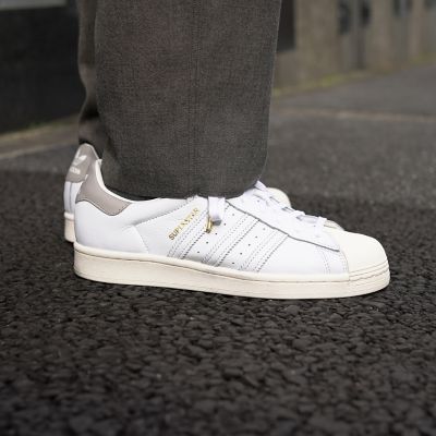 【別注】ａｄｉｄａｓ　Ｏｒｉｇｉｎａｌｓ　ｆｏｒ　ＴＯＭＯＲＲＯＷＬＡＮＤ　ＳＵＰＥＲＳＴＡＲ　レザースニーカー