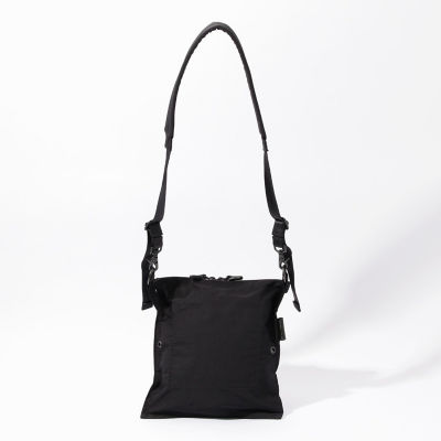 AMIACALVA FLAT SHOULDER（S） ポリエステル