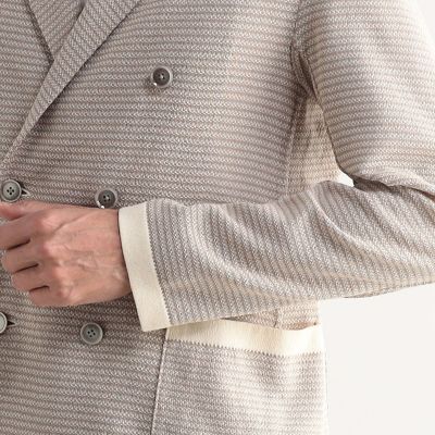 ポリエステルペーパー　ダブルブレスト６Ｂニットジャケット
