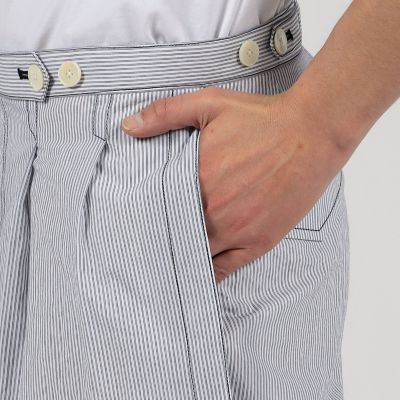 コットンナイロンストライプ　　２プリーツ　ベルトレス　ショートパンツ