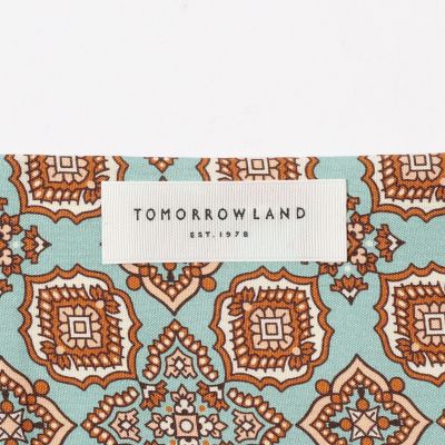 ＴＯＭＯＲＲＯＷＬＡＮＤ　シルク　スカーフ
