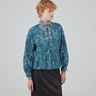 ポリエステルプリントビジュー ペプラムブラウス | maison