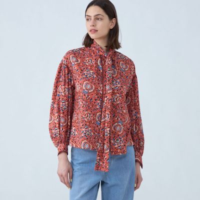 ホシコちゃん‼️コットンローンプリント ボウタイブラウス　花柄 コットンローンプリント ボウタイブラウス | maison TOMORROWLAND