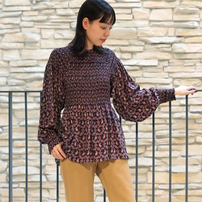レーヨンシルクペイズリープリント　シャーリングブラウス